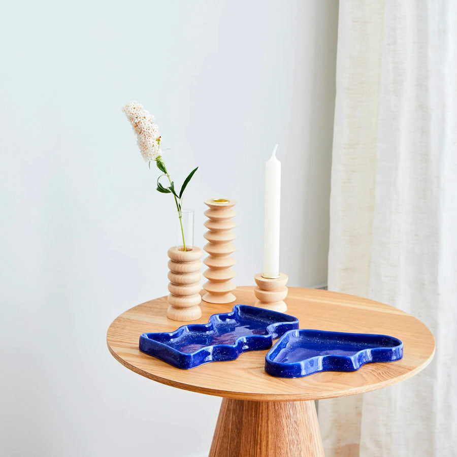 5-mm-paper-plateau-a-vagues-ceramique-bleu-mouchete-moderne-Atelier-Kumo
