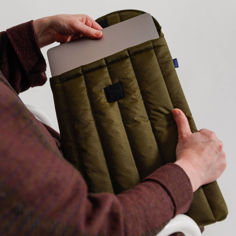 Baggu-housse-pour-ordinateur-portable-puffy-vert-fonce-16-pouces-nylon-ripstop-durable-Atelier-Kumo