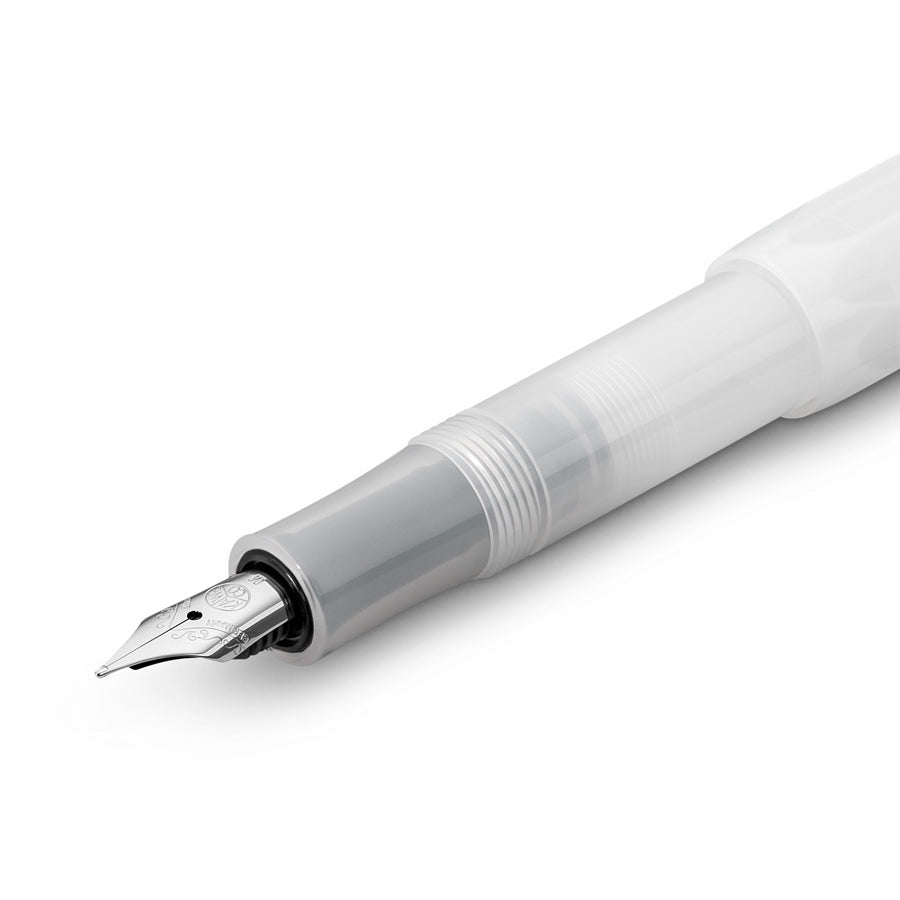 Kaweco-stylo-plume-M-frosted-givre-sport-blanc-detail-argent-Atelier-Kumo