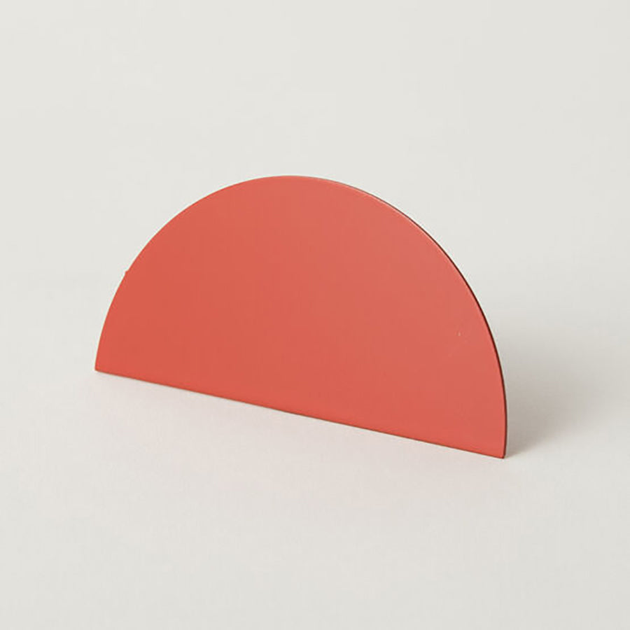 Block-Design-geometrique-clip-demi-cercle-rouge-Atelier-Kumo