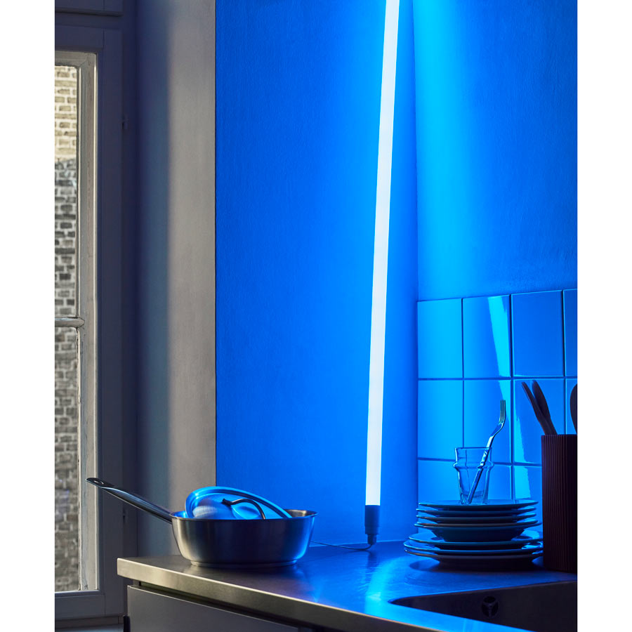 Hay-neon-tube-bleu-decoration-Atelier-Kumo