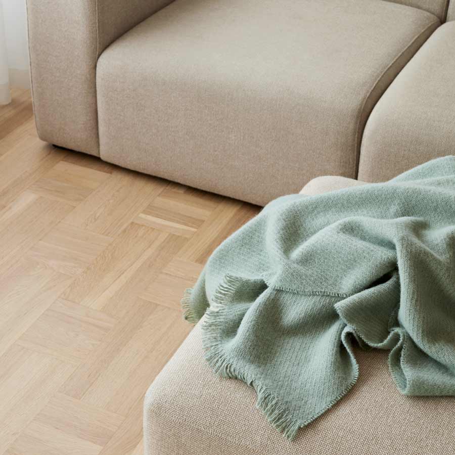 Hay-plaid-mono-blanket-vert-gris-decoration-Atelier-Kumo
