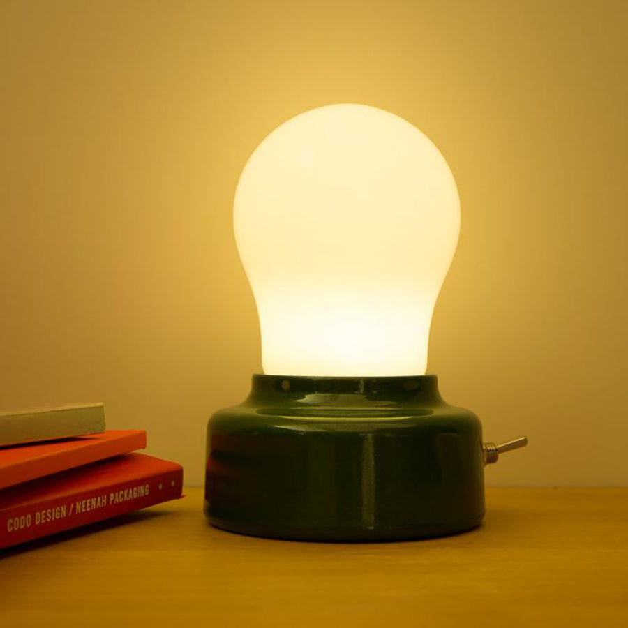 Kikkerland-lampe-ampoule-veilleuse-kaki-Atelier-Kumo