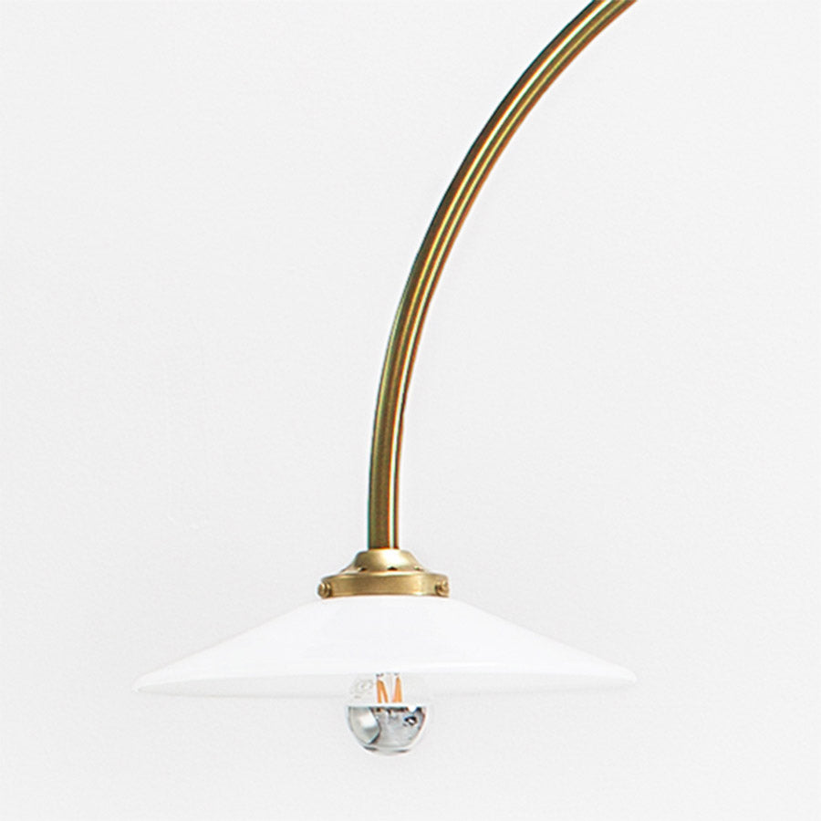 Muller-van-Severen-lampe-standing-lamp-détail-coupelle-Valerie-Objects-Atelier-Kumo