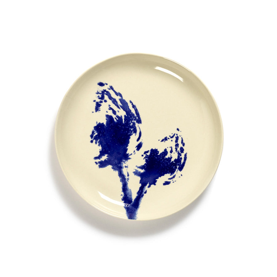 Serax-assiette-plate-blanc-motif-artichaut-ottolenghi-Atelier-Kumo