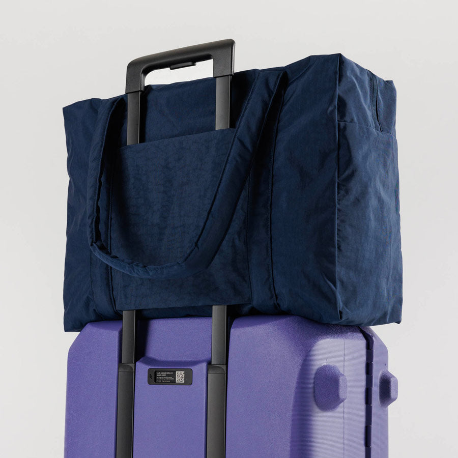 Baggu-bagage-a-main-cloud-carry-on-bleu-fonce-nylon-lourd-voyage-Atelier-Kumo