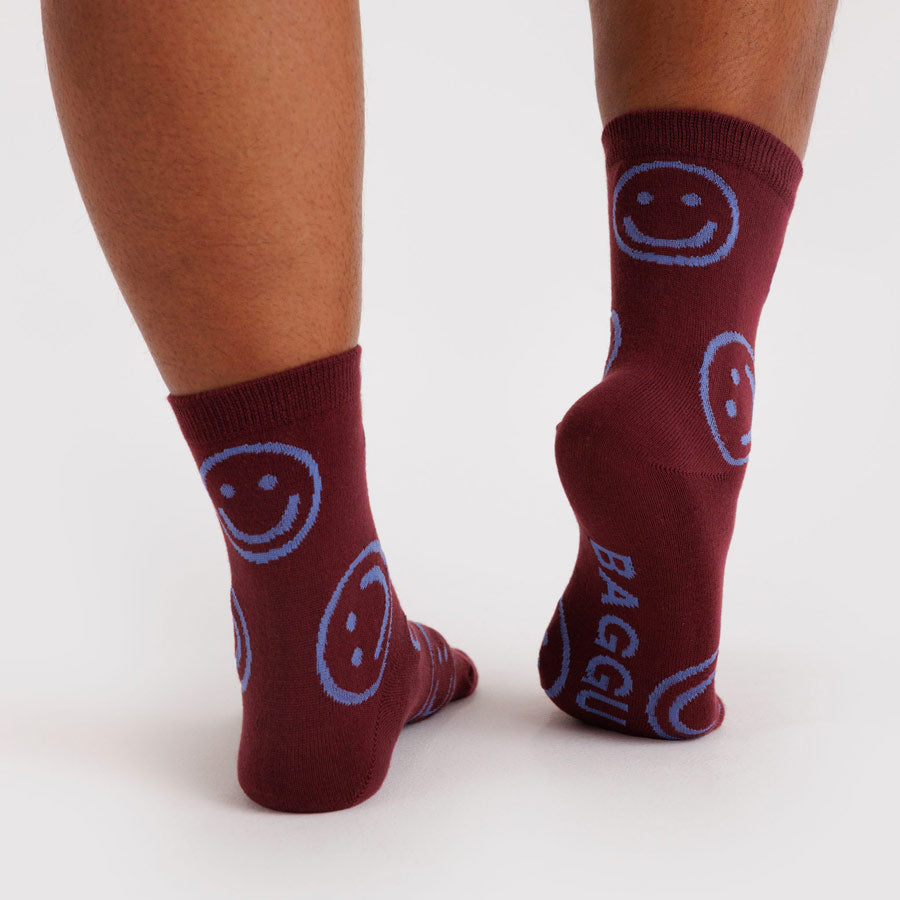 Baggu-chaussettes-adultes-taille-unique-smiley-bordeaux-portees-femme-Atelier-Kumo