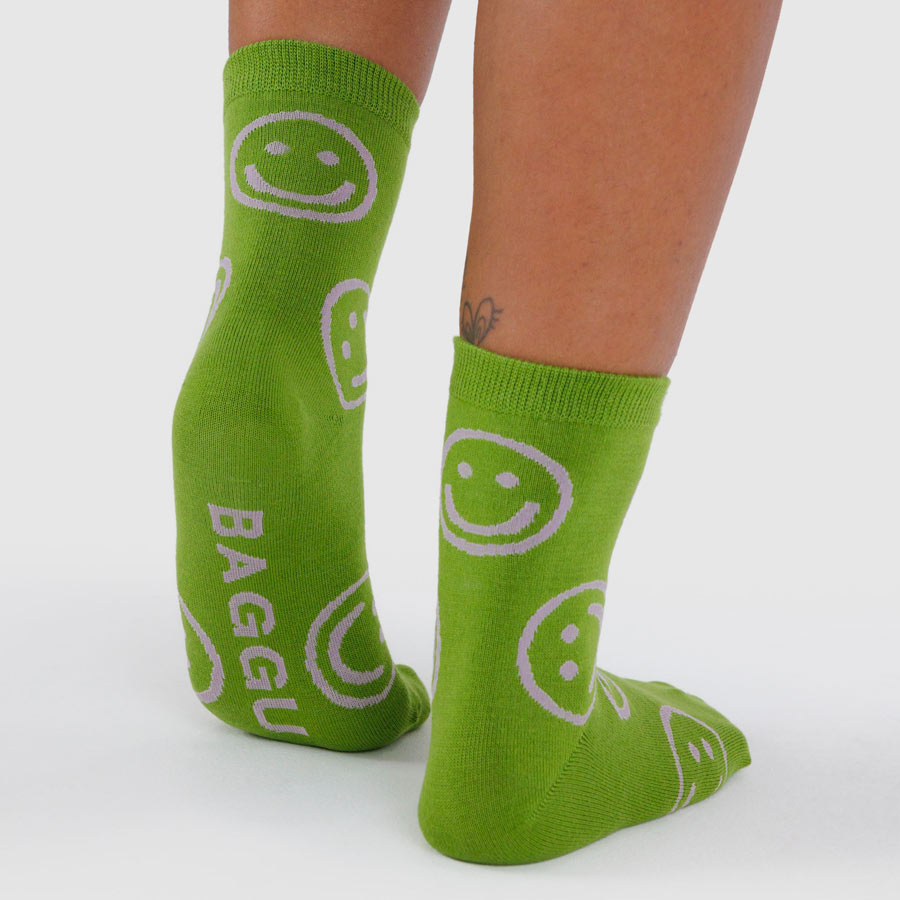 Baggu-chaussettes-adultes-taille-unique-smiley-vert-poire-portees-Atelier-Kumo