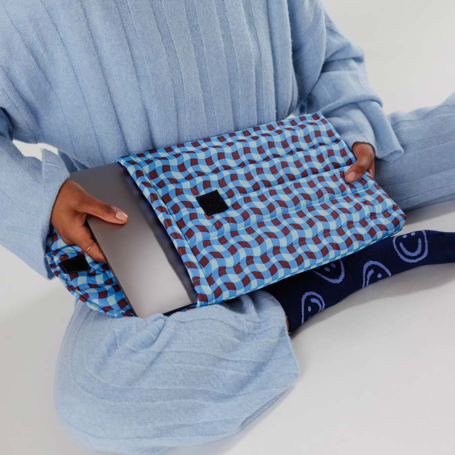 Baggu-housse-pour-ordinateur-portable-puffy-carreaux-bleu-marron-ondule-16-pouces-nylon-ripstop-recycle-Atelier-Kumo