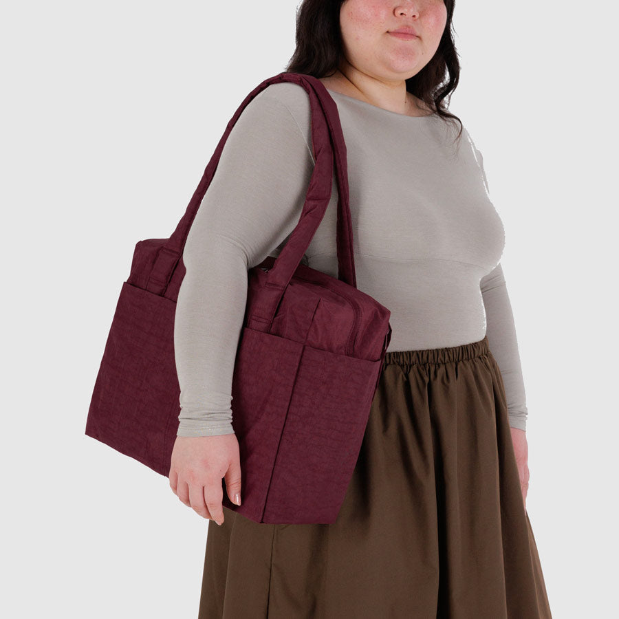 Baggu-petit-sac-cloud-carry-on-bordeaux-porte-Atelier-Kumo