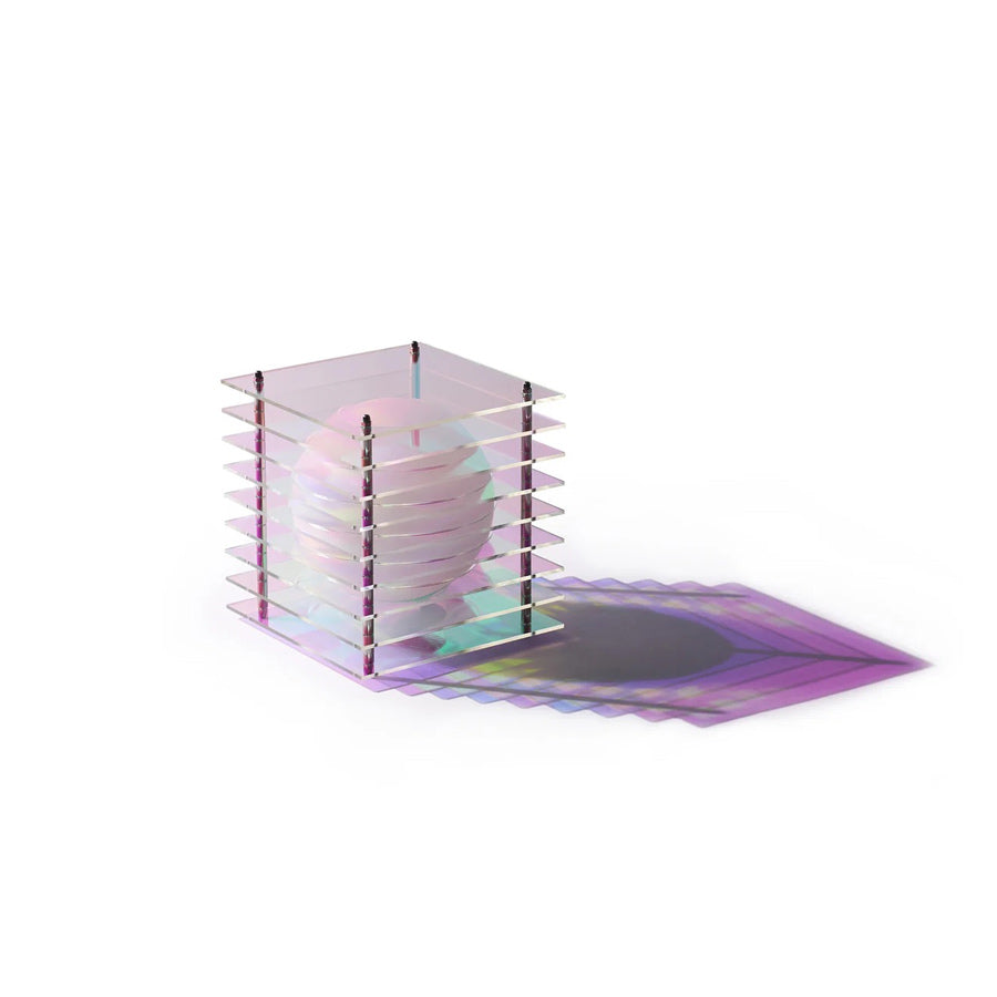 Bang-Europe-lampe-a-poser-lop-carre-iridescente-angle-acrylique-Atelier-Kumo