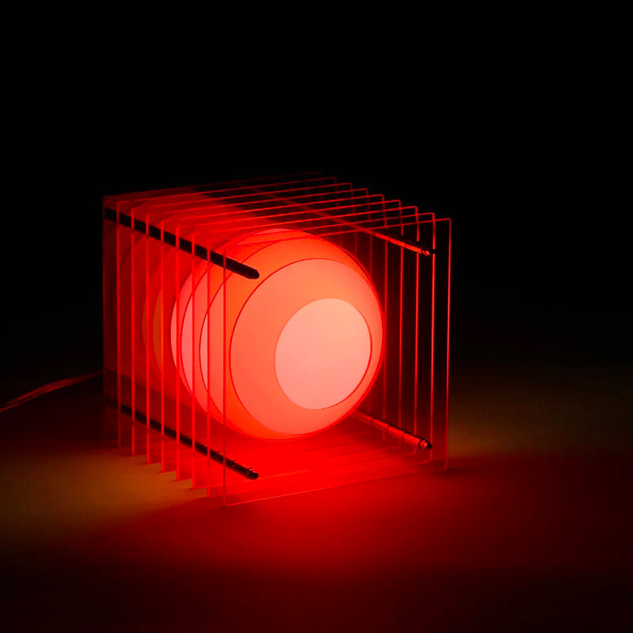 Bang-Europe-lampe-a-poser-lop-carre-rose-electrique-acrylique-verre-opale-acier-inoxydable-Atelier-Kumo