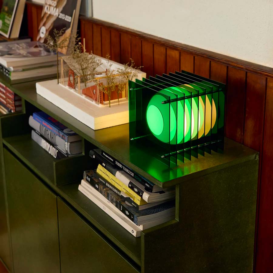 Bang-Europe-lampe-a-poser-lop-carre-vert-electrique-acrylique-bureau-Atelier-Kumo
