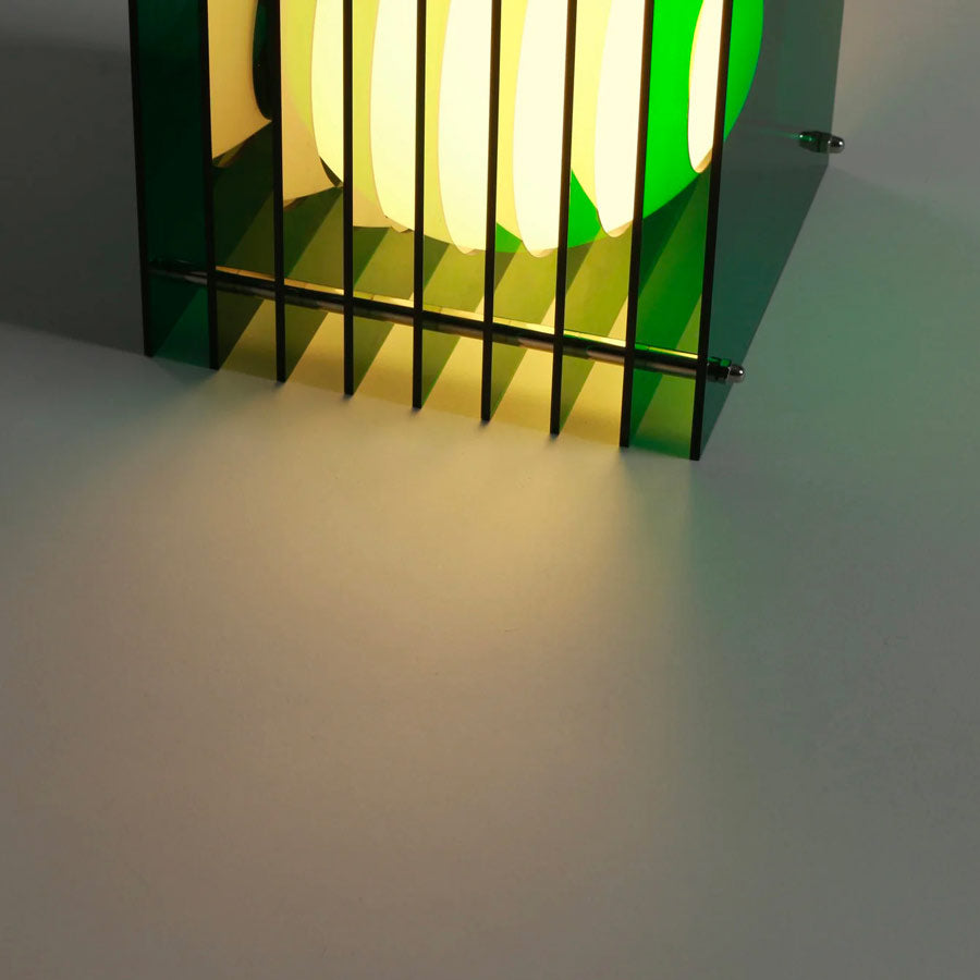 Bang-Europe-lampe-a-poser-lop-carre-vert-electrique-acrylique-luminaire-Atelier-Kumo