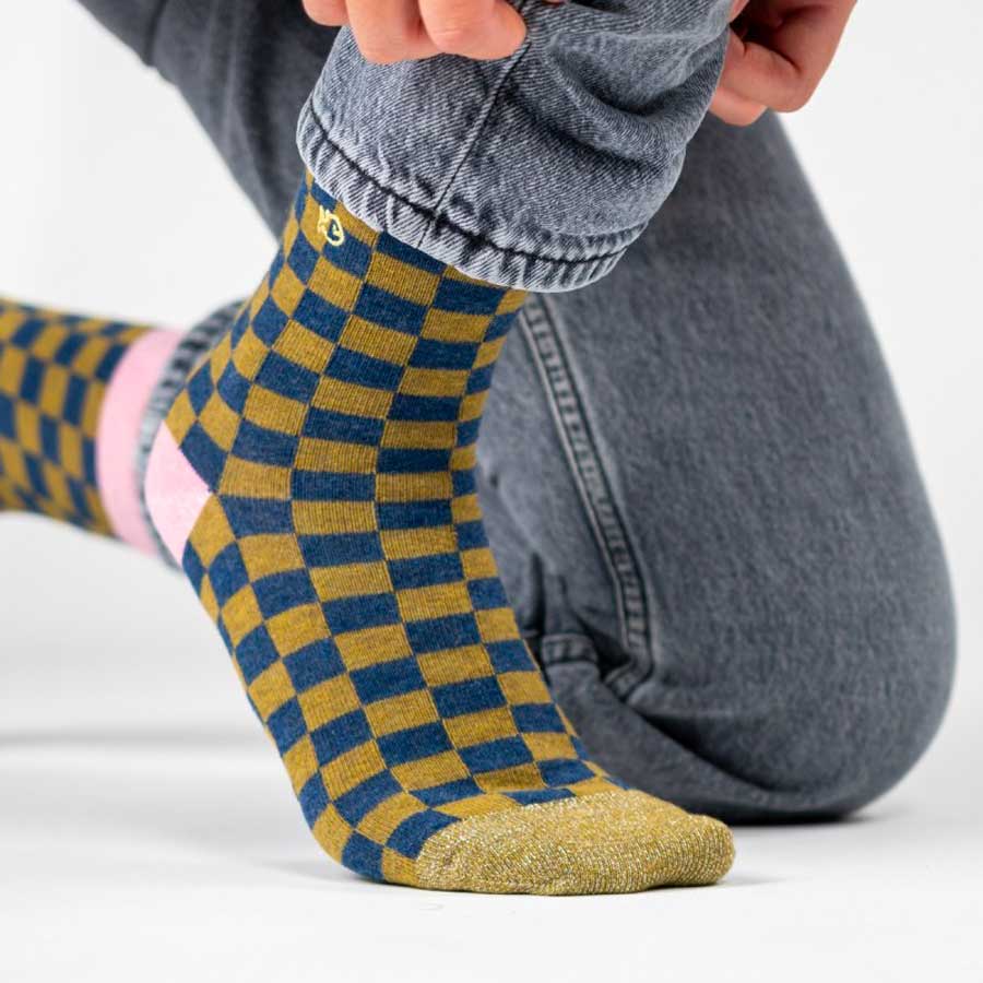 Billybelt-chaussettes-a-carreaux-bleu-kaki-details-portees-Atelier-Kumo
