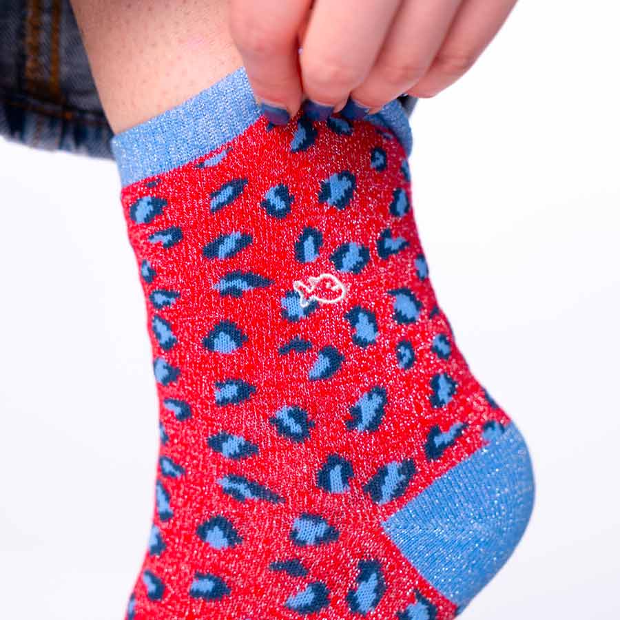 Billybelt-details-accessoires-chaussettes-rouge-et-bleu-Atelier-Kumo
