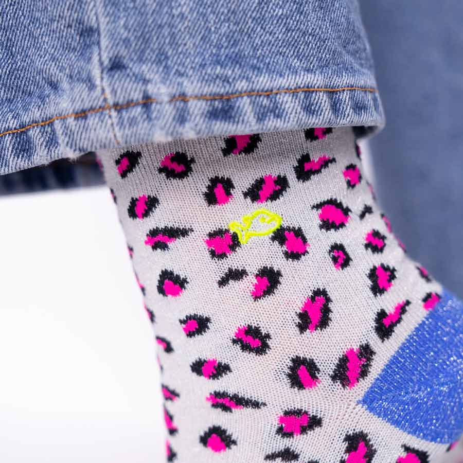 Billybelt-details-chaussettes-bleu-et-blanc-Atelier-Kumo