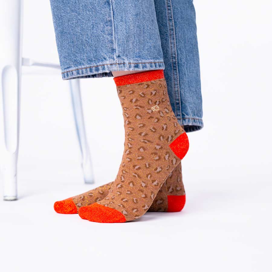 Billybelt-lifestyle-chaussettes-marron-et-orange-Atelier-Kumo