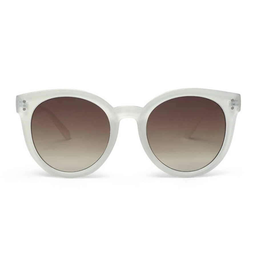 Charly-therapy-lunettes-de-soleil-Lolita-blanc-Atelier-Kumo