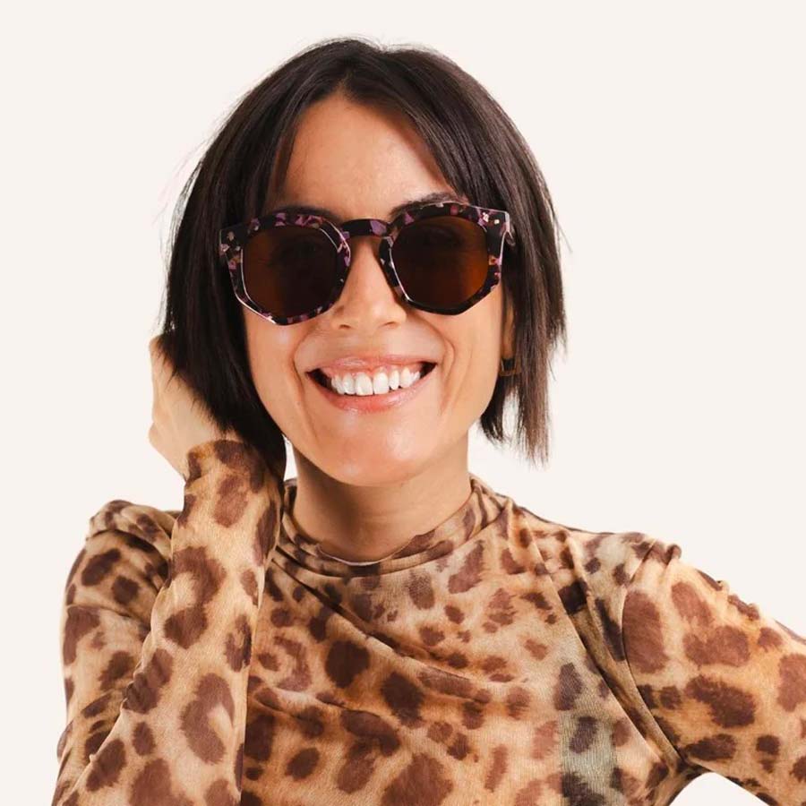 Charly-therapy-lunettes-de-soleil-audrey-spring-portees-femme-Atelier-Kumo