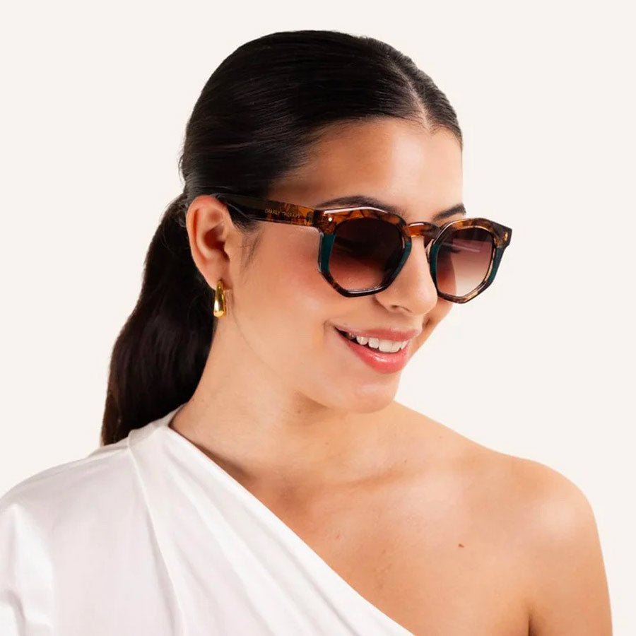 Charly-therapy-lunettes-de-soleil-audrey-stone-portees-femme-Atelier-Kumo