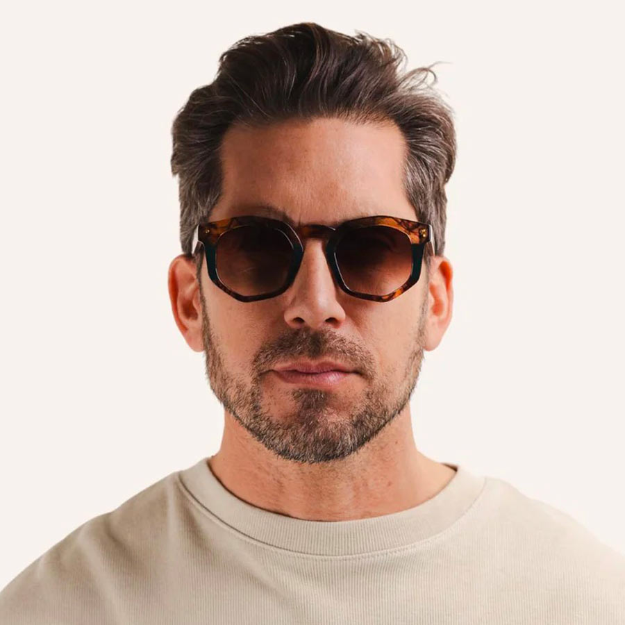 Charly-therapy-lunettes-de-soleil-audrey-stone-portees-homme-Atelier-Kumo