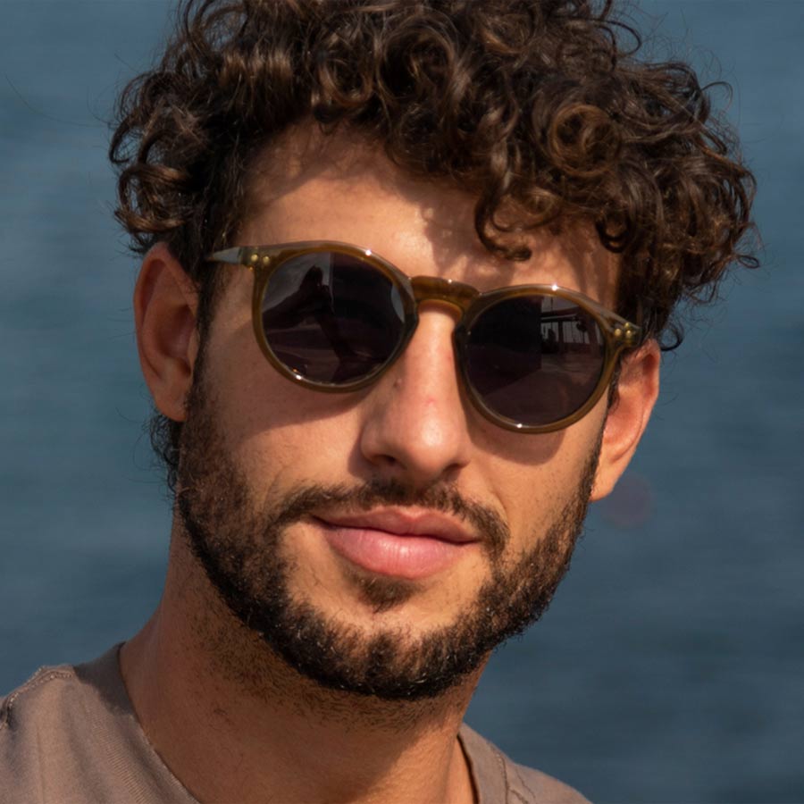 Charly-therapy-lunettes-de-soleil-charly-kiwi-portees-homme-Atelier-Kumo