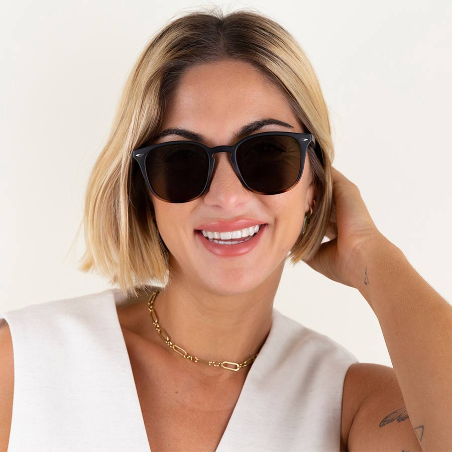 Charly-therapy-lunettes-de-soleil-cooper-ebony-portees-femme-Atelier-Kumo