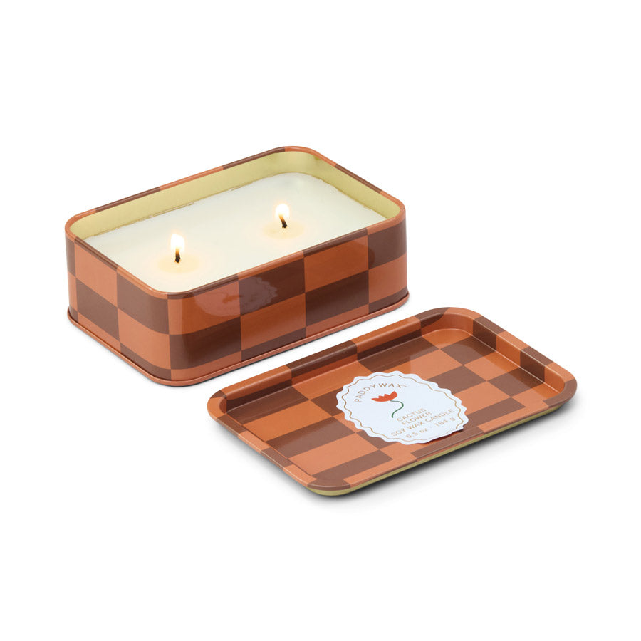 Designworks-ink-bougie-boite-en-metal-carreaux-marron-orange-fleur-cactus-flower-allumee-Atelier-Kumo