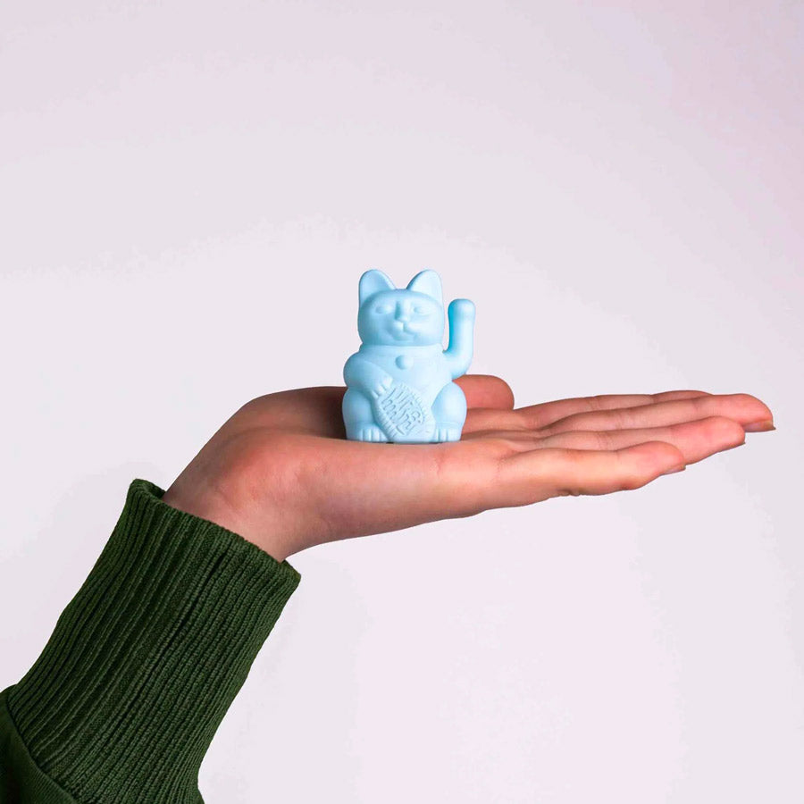 Donkey-mini-chat-porte-bonheur-manekineko-bleu-clair-taille-Atelier-Kumo