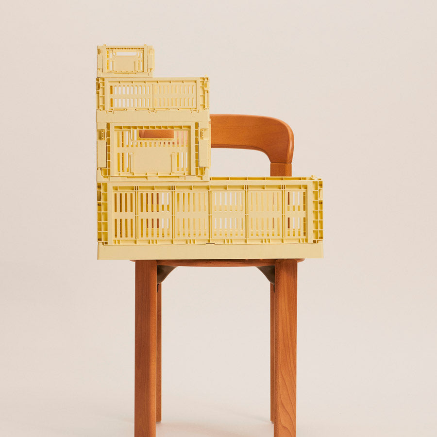 Hay-Colour-Crate-jaune-clair-ambiance-Atelier-Kumo