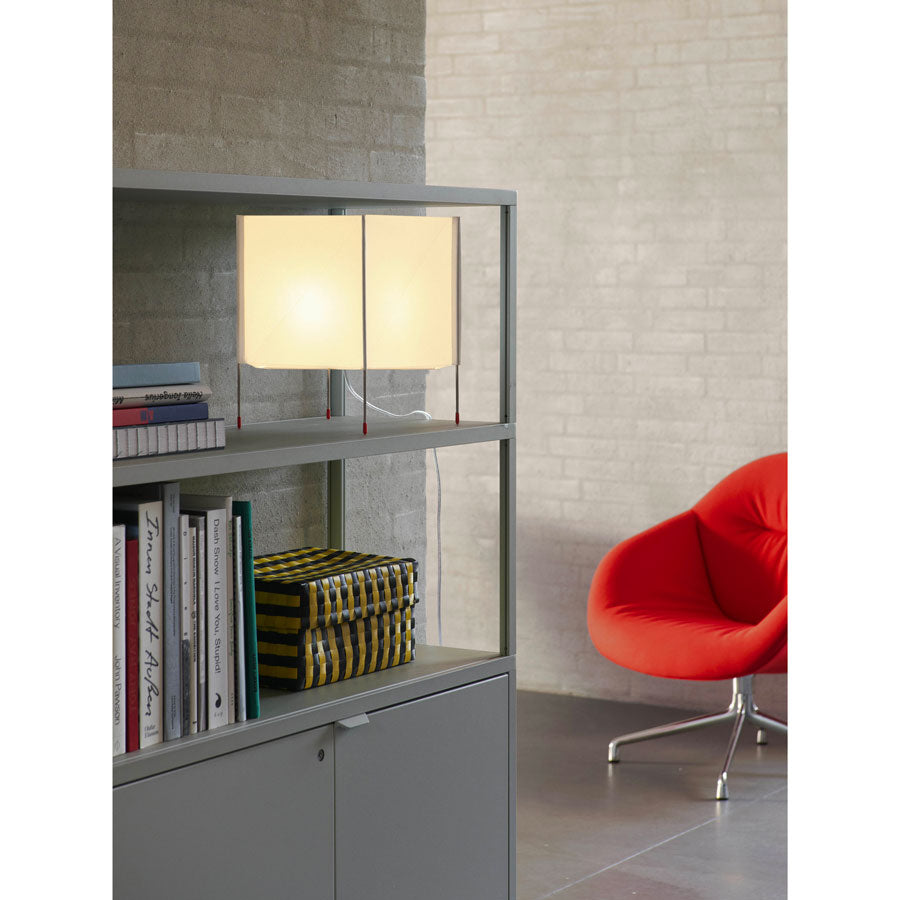 Hay-Lampe-de-table-cube-en-papier-design-Atelier-Kumo