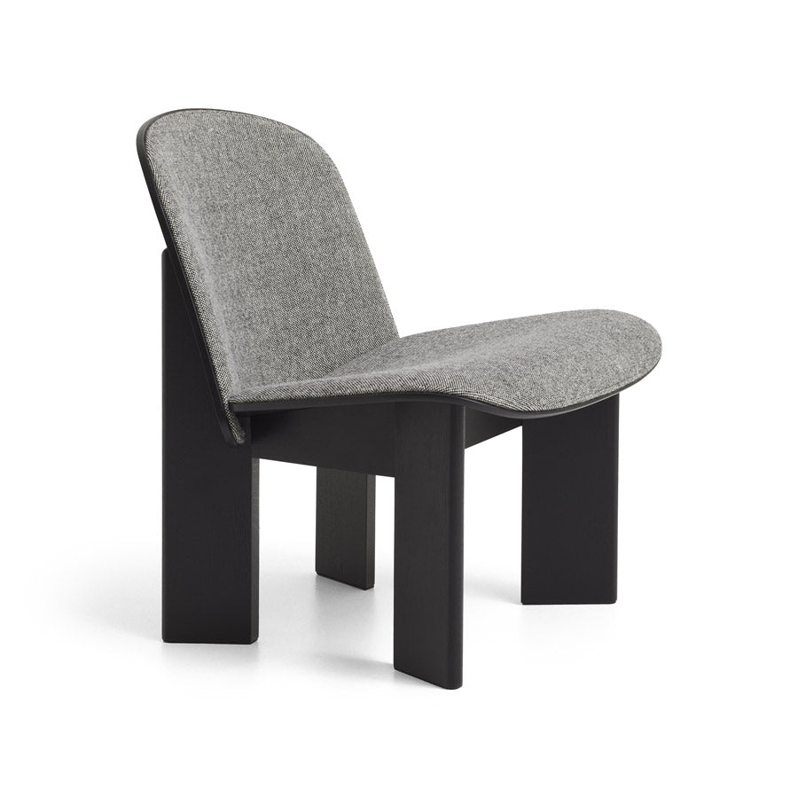 Hay-fauteuil-chisel-lounge-en-bois-chene-laque-noir-avec-rembourrage-gris-andreas-bergsaker-Atelier-Kumo