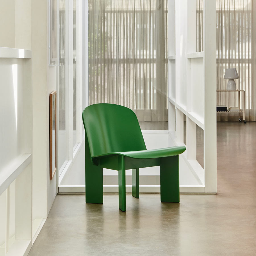 Hay-fauteuil-chisel-lounge-en-bois-hetre-laque-vert-andreas-bergsaker-interieur-Atelier-Kumo