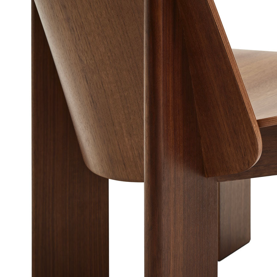 Hay-fauteuil-chisel-lounge-en-bois-noyer-laque-andreas-bergsaker-design-minimaliste-Atelier-Kumo