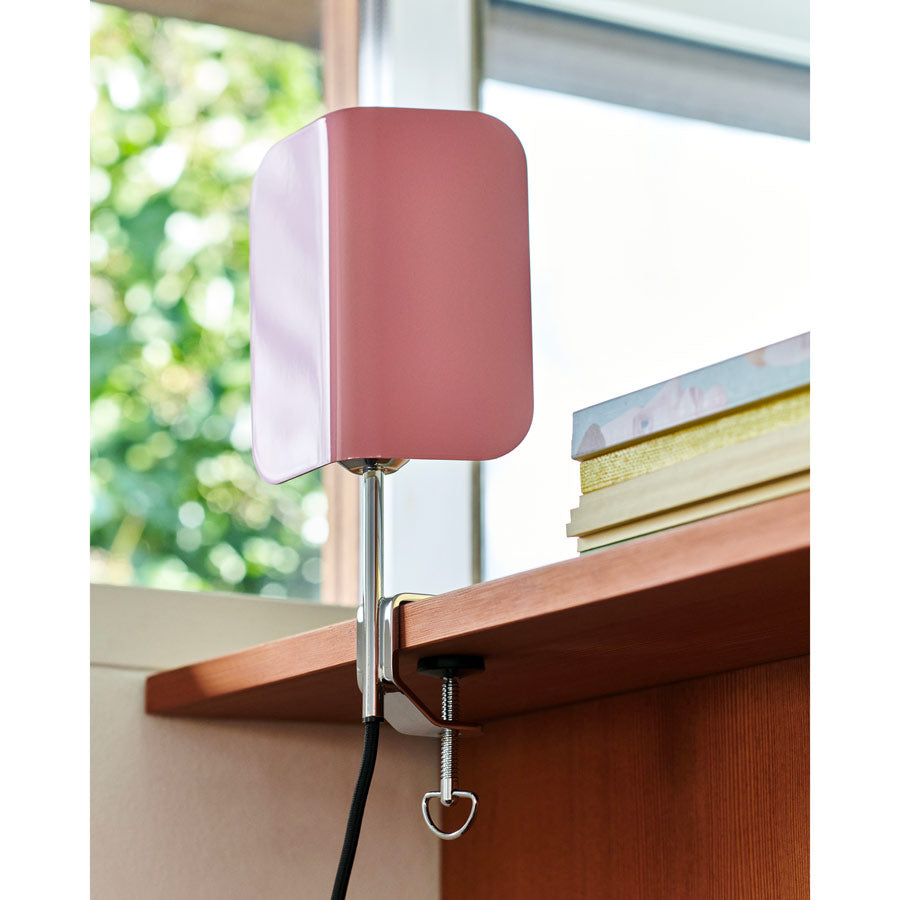 Hay-lampe-apex-clip-rose-etagere-Atelier-Kumo