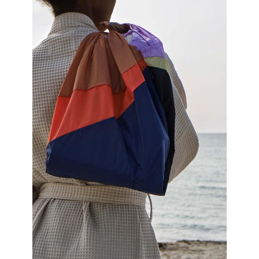 Hay-sac-tote-bag-six-couleurs-N_4-large-bleu-orange-marron-Atelier-Kumo