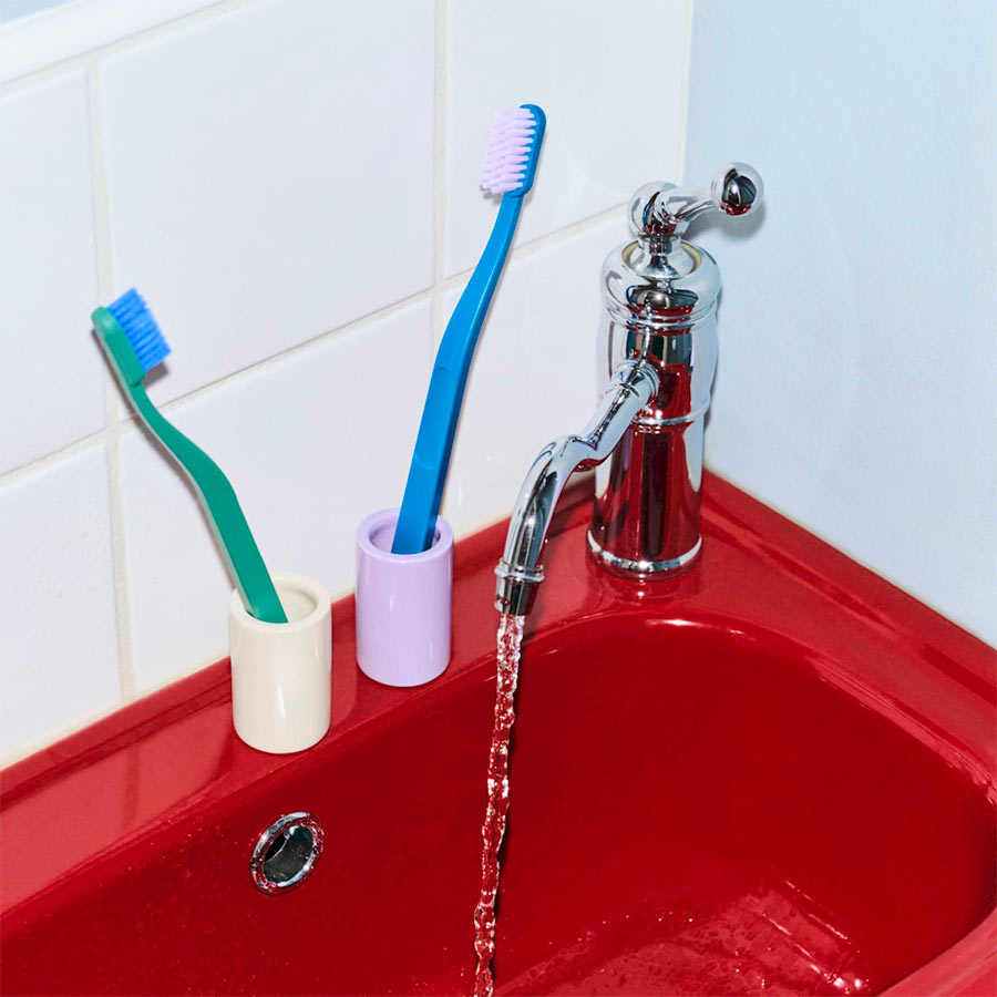 Hay-support-de-brosse-a-dents-ambiance-salle-de-bains-Atelier-Kumo