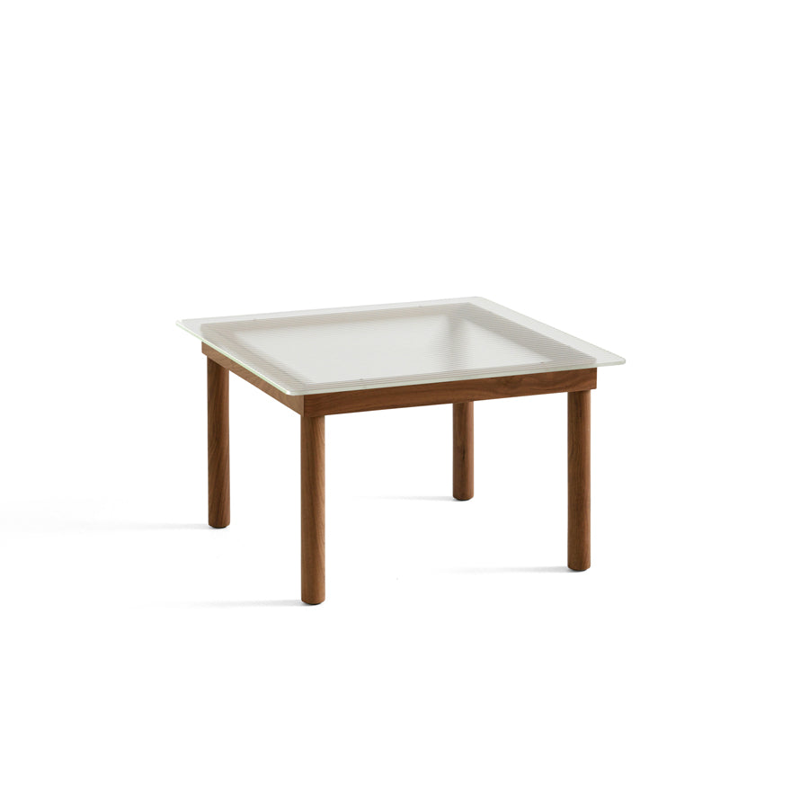 Hay-table-basse-kofi-60x60-plateau-verre-cannele-pietement-noyer-Atelier-Kumo