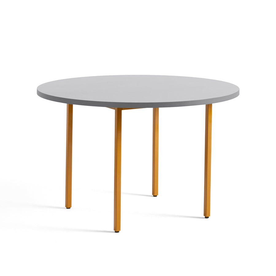 Hay-table-two-color-ronde-120-cm-gris-clair-ocre-Muller-Van-Severen-Atelier-Kumo