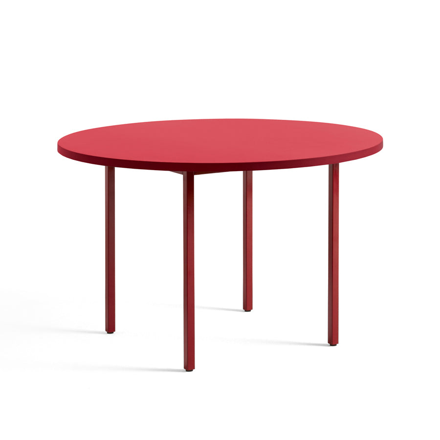 Hay-table-two-color-ronde-120-cm-rouge-bordeaux-Muller-Van-Severen-Atelier-Kumo