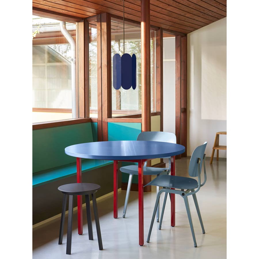 Hay-table-two-color-ronde-bleu-interieur-Muller-Van-Severen-Atelier-Kumo