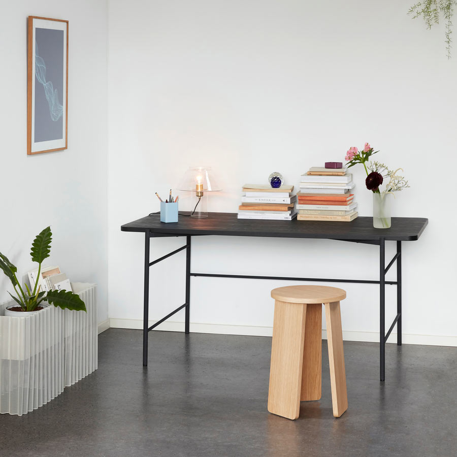 Hubsch-jardiniere-flow-gris-clair-ambiance-Atelier-Kumo