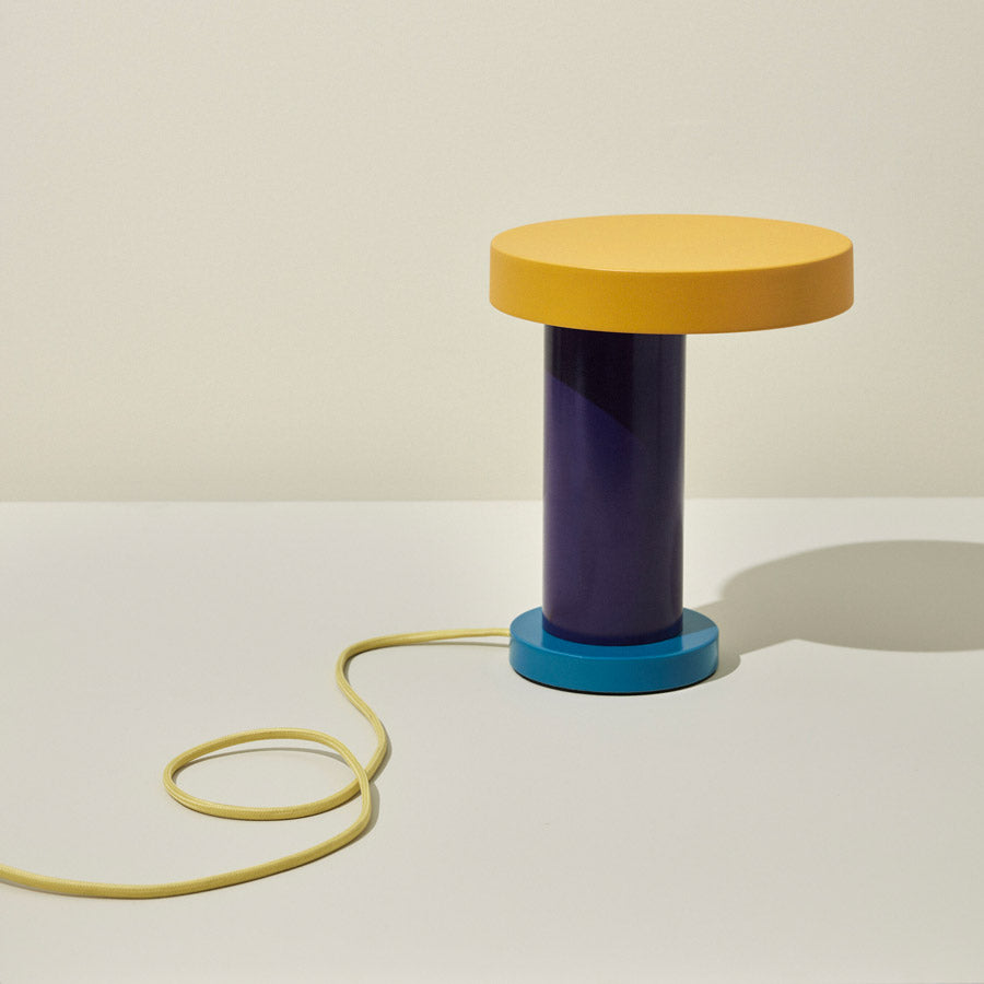 Hubsch-lampe-a-poser-magic-jaune-violet-bleu-cable-jaune-Atelier-Kumo