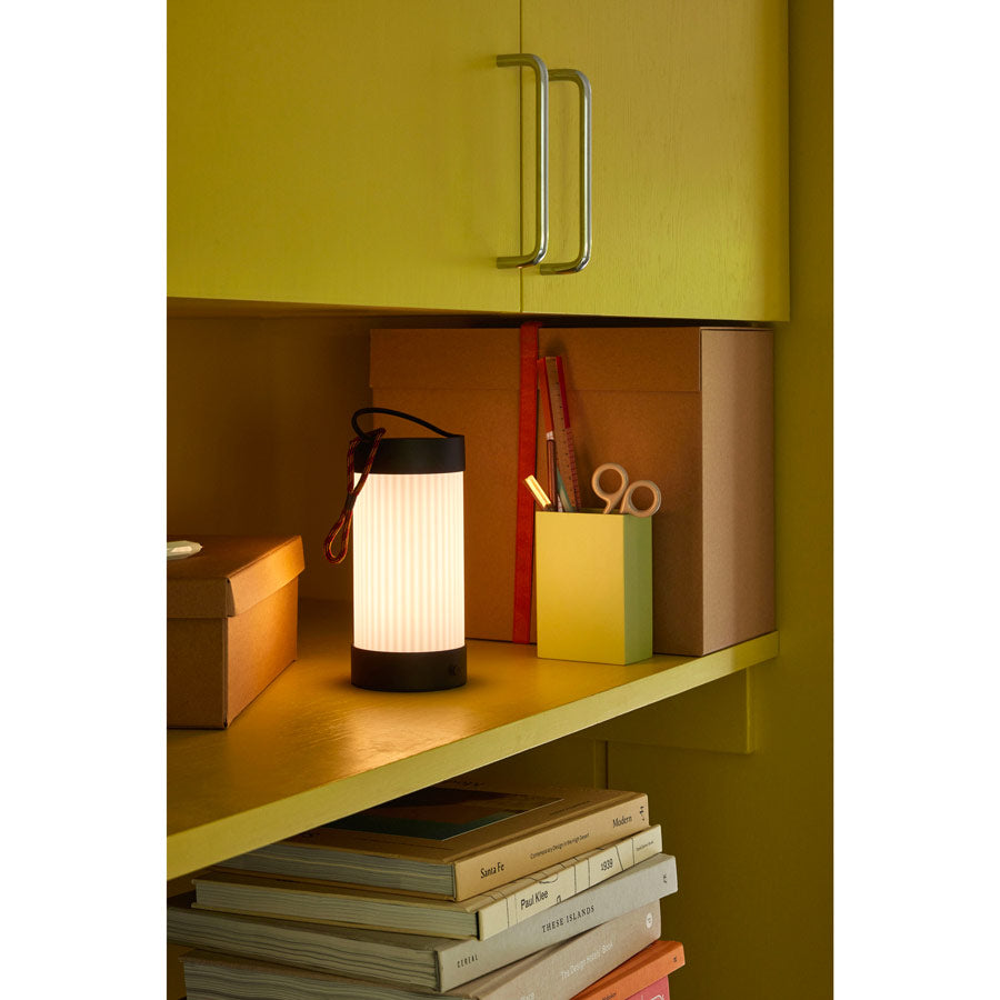 Hubsch-lampe-camping-portative-noir-eclairage-Atelier-Kumo