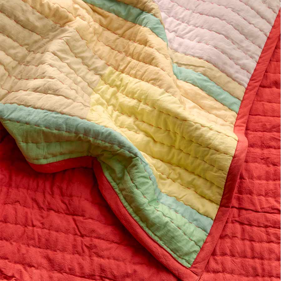 Hubsch-plaid-multicolore-en-coton-block-corail-pavilion-ambiance-Atelier-Kumo