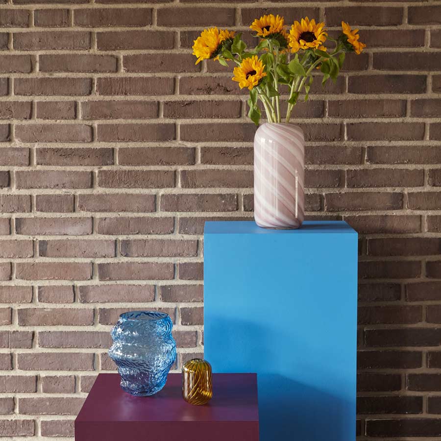 Hubsch-vase-aurora-en-verre-bleu-decoration-Atelier-Kumo