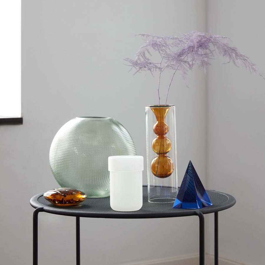 Hubsch-vase-design-ballon-en-verre-vert-decoration-Atelier-Kumo