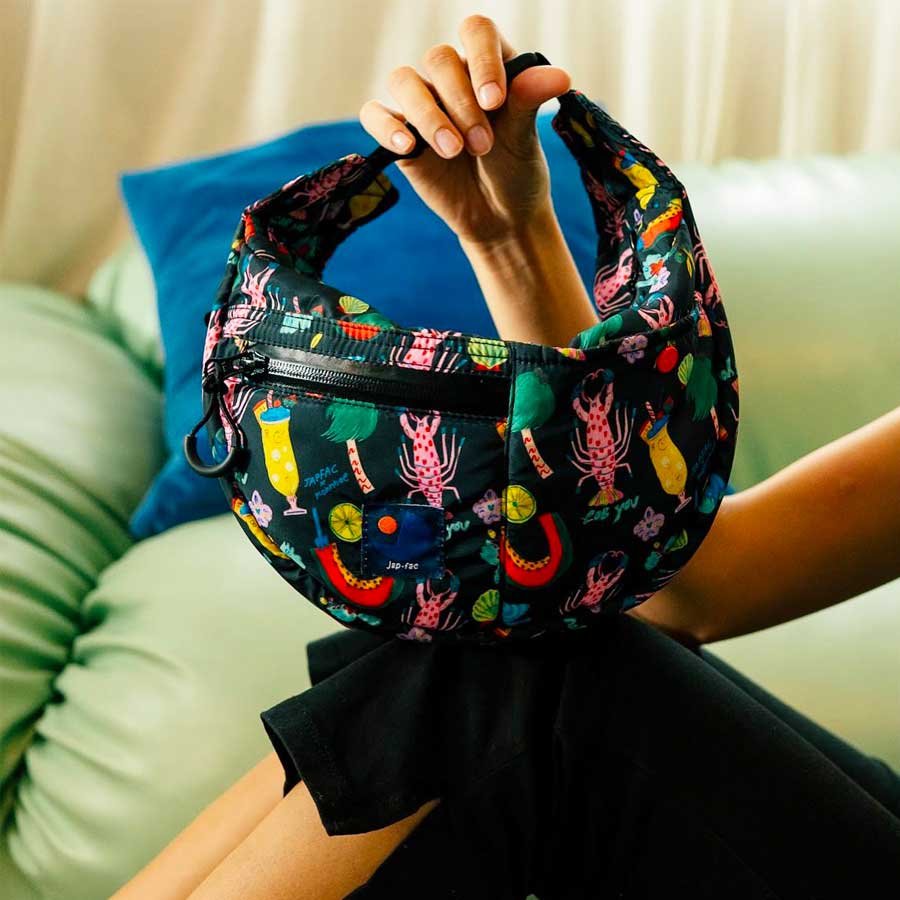 Japfac-banane-halfmoon-imprimer-homard-noir-ambiance-focus-Atelier-Kumo