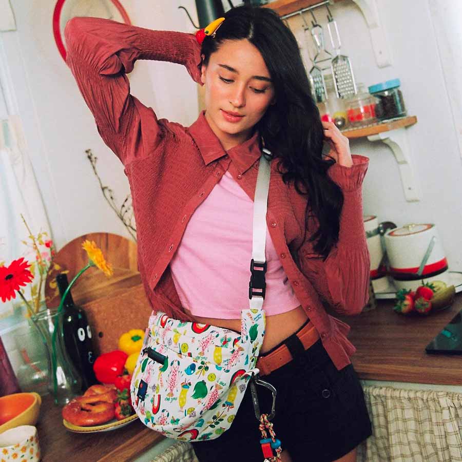 Japfac-banane-halfmoon-imprimer-homard-noir-ambiance-porte-femme-Atelier-Kumo